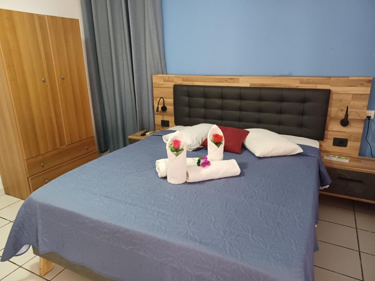 Evelina Beach Pension A Breath Away From The Black Beach Offer Plenty Of Accommodation Type To Suit Every Traveler'S Needs-Economic Rooms-Thematic Rooms-Design Rooms-Kitchenette Rooms-Studios-Small Apartments Περίσσα Εξωτερικό φωτογραφία