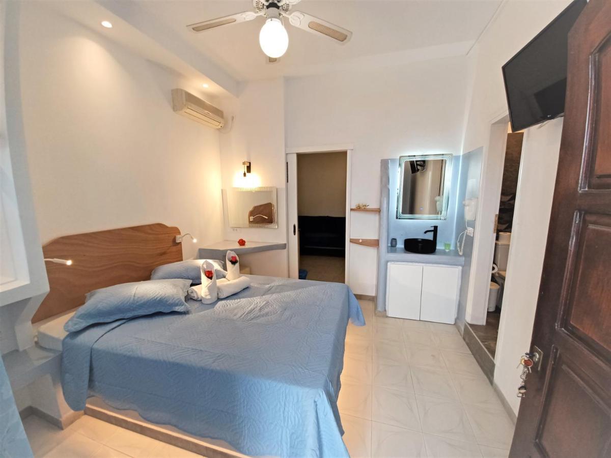 Evelina Beach Pension A Breath Away From The Black Beach Offer Plenty Of Accommodation Type To Suit Every Traveler'S Needs-Economic Rooms-Thematic Rooms-Design Rooms-Kitchenette Rooms-Studios-Small Apartments Περίσσα Εξωτερικό φωτογραφία