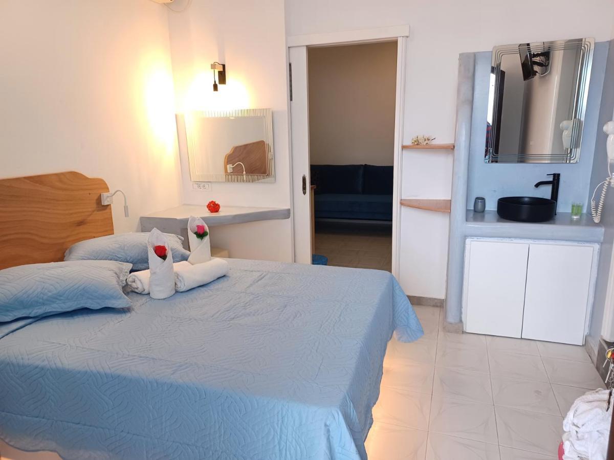 Evelina Beach Pension A Breath Away From The Black Beach Offer Plenty Of Accommodation Type To Suit Every Traveler'S Needs-Economic Rooms-Thematic Rooms-Design Rooms-Kitchenette Rooms-Studios-Small Apartments Περίσσα Εξωτερικό φωτογραφία