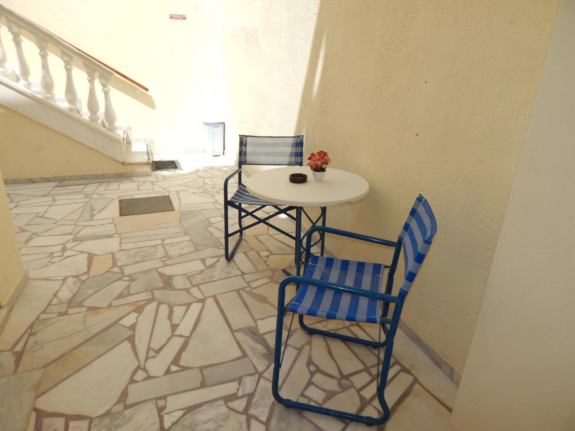 Evelina Beach Pension A Breath Away From The Black Beach Offer Plenty Of Accommodation Type To Suit Every Traveler'S Needs-Economic Rooms-Thematic Rooms-Design Rooms-Kitchenette Rooms-Studios-Small Apartments Περίσσα Εξωτερικό φωτογραφία