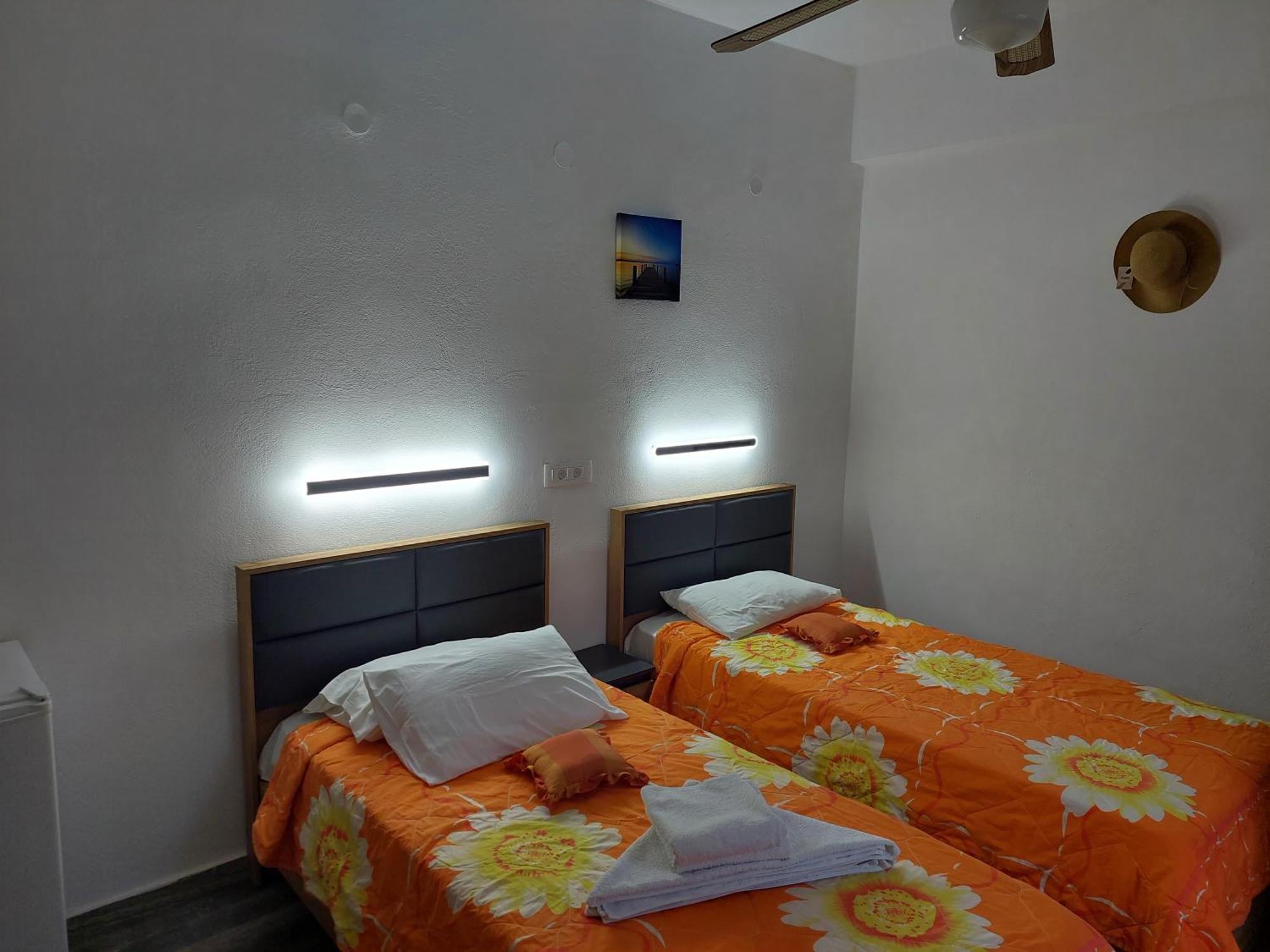 Evelina Beach Pension A Breath Away From The Black Beach Offer Plenty Of Accommodation Type To Suit Every Traveler'S Needs-Economic Rooms-Thematic Rooms-Design Rooms-Kitchenette Rooms-Studios-Small Apartments Περίσσα Εξωτερικό φωτογραφία