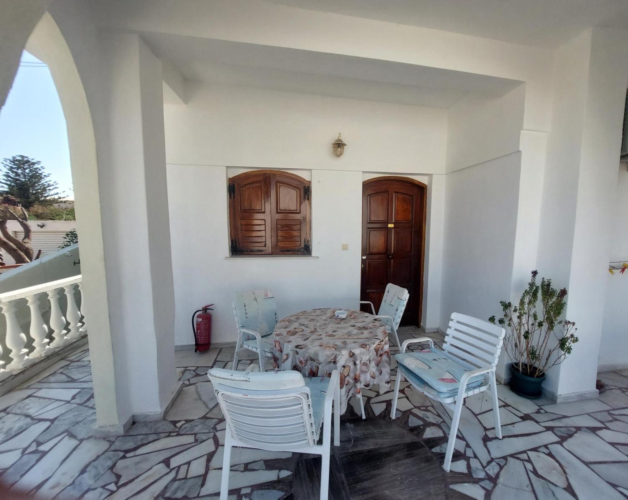 Evelina Beach Pension A Breath Away From The Black Beach Offer Plenty Of Accommodation Type To Suit Every Traveler'S Needs-Economic Rooms-Thematic Rooms-Design Rooms-Kitchenette Rooms-Studios-Small Apartments Περίσσα Εξωτερικό φωτογραφία