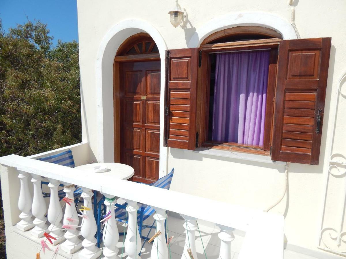 Evelina Beach Pension A Breath Away From The Black Beach Offer Plenty Of Accommodation Type To Suit Every Traveler'S Needs-Economic Rooms-Thematic Rooms-Design Rooms-Kitchenette Rooms-Studios-Small Apartments Περίσσα Εξωτερικό φωτογραφία